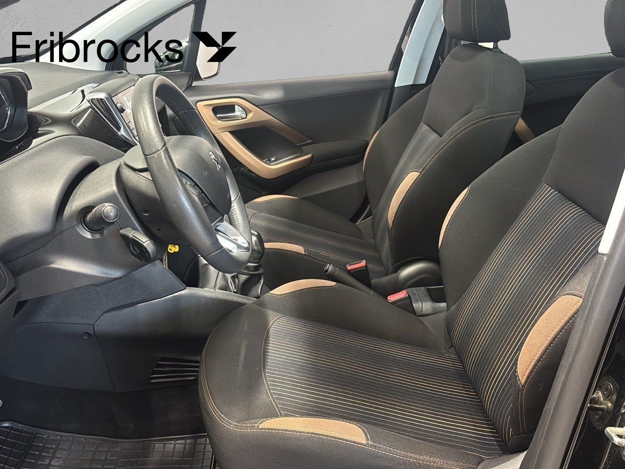 Peugeot 208 5-door 1.2 VTi 82 Manual, 82hp, 2013