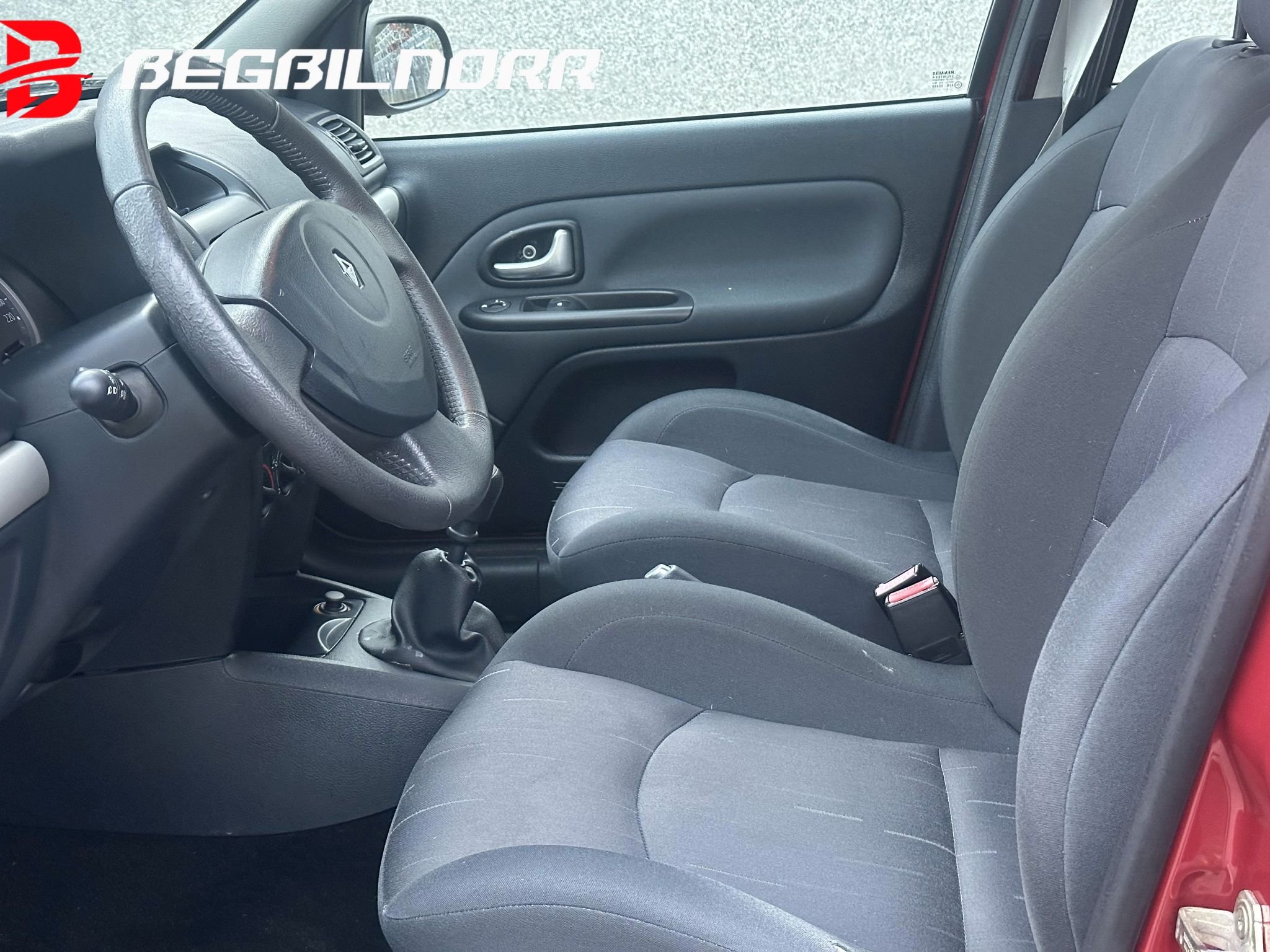 Renault Clio 5-door Hatchback 1.2 Manual, 75hp, 2005