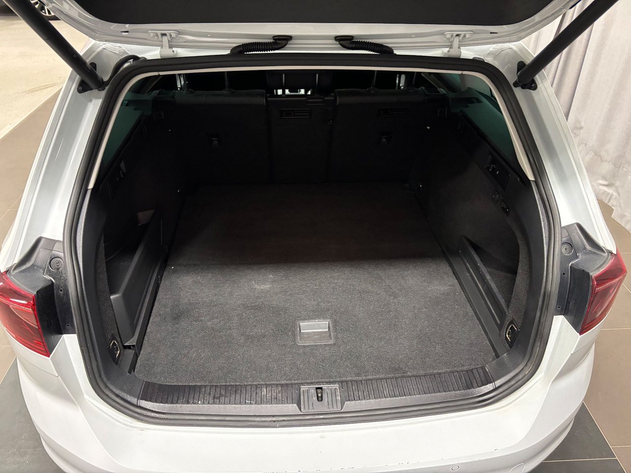 Volkswagen Passat Stasjonsvogn 2.0 TDI DPF SCR 4Motion DSG sekvensiell, 7-trinn, 200ps, 2022