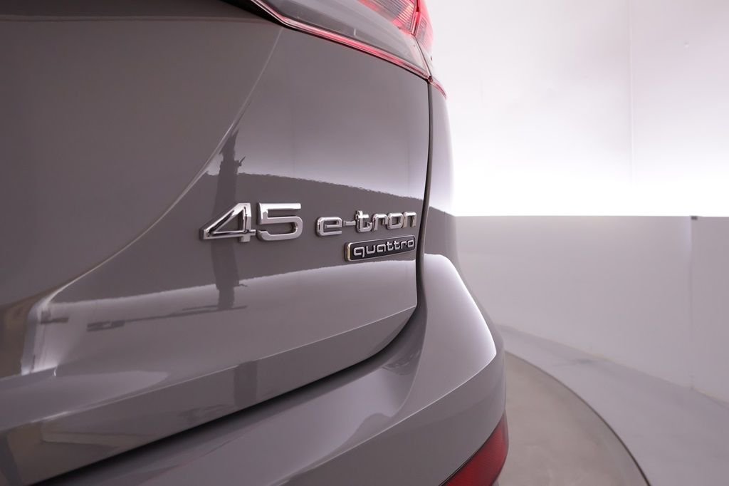 Audi Q4 45 e-tron quattro, 286hk, 2024