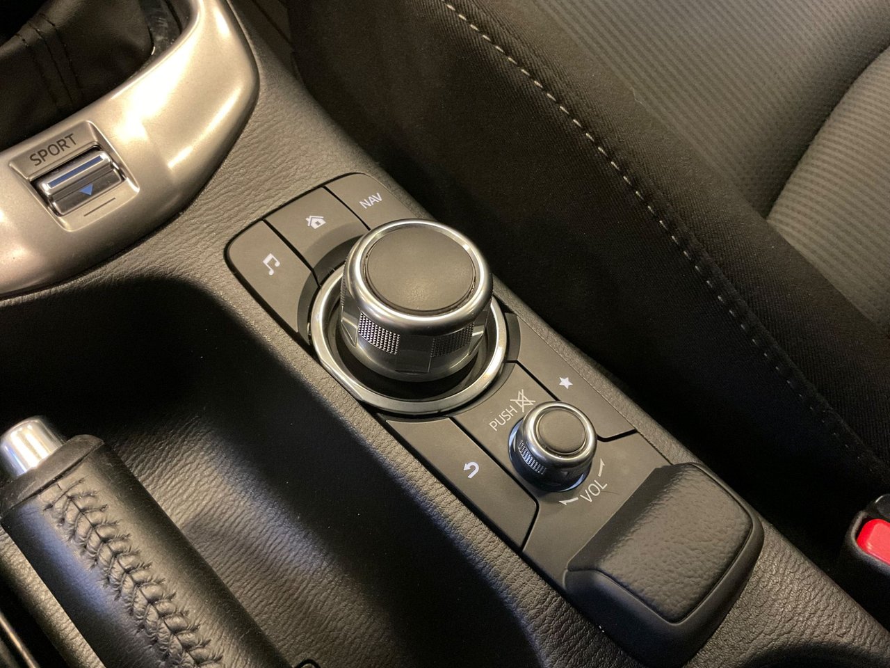 Mazda CX-3 2.0 SKYACTIV-G Automatic, 120hp, 2016