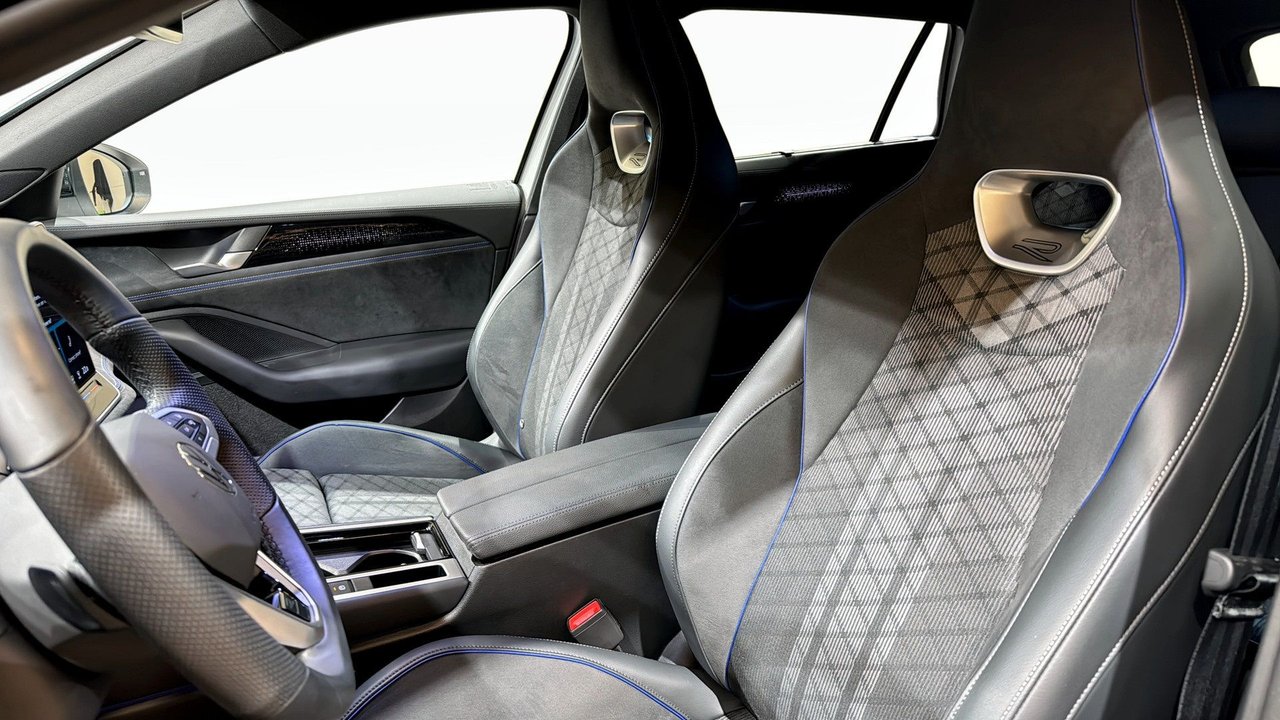 Volkswagen Passat Sportscombi 2.0 TDI DPF SCR 4Motion DSG Sekventiell, 193hk, 2025