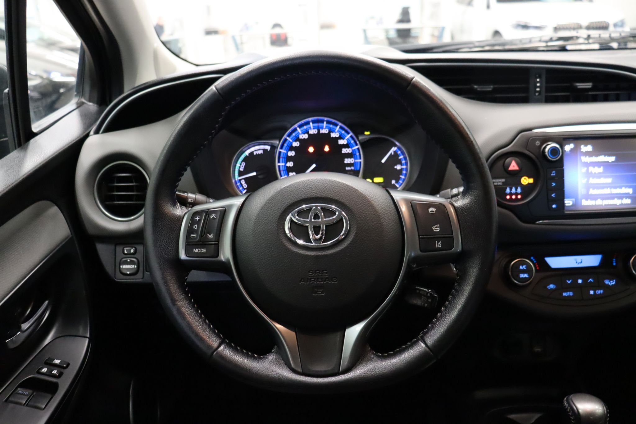 Toyota Yaris Hybrid e-CVT, 101hk, 2017