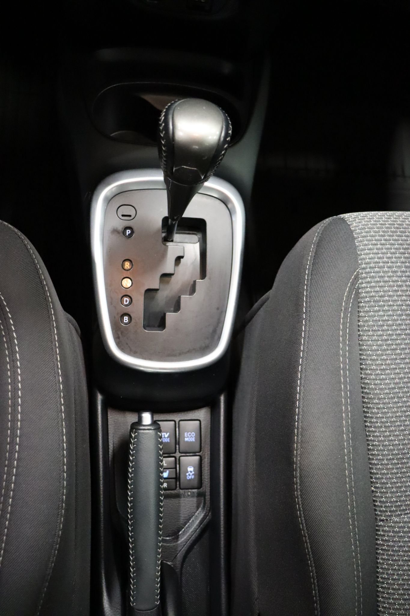 Toyota Yaris Hybrid e-CVT, 101hk, 2017