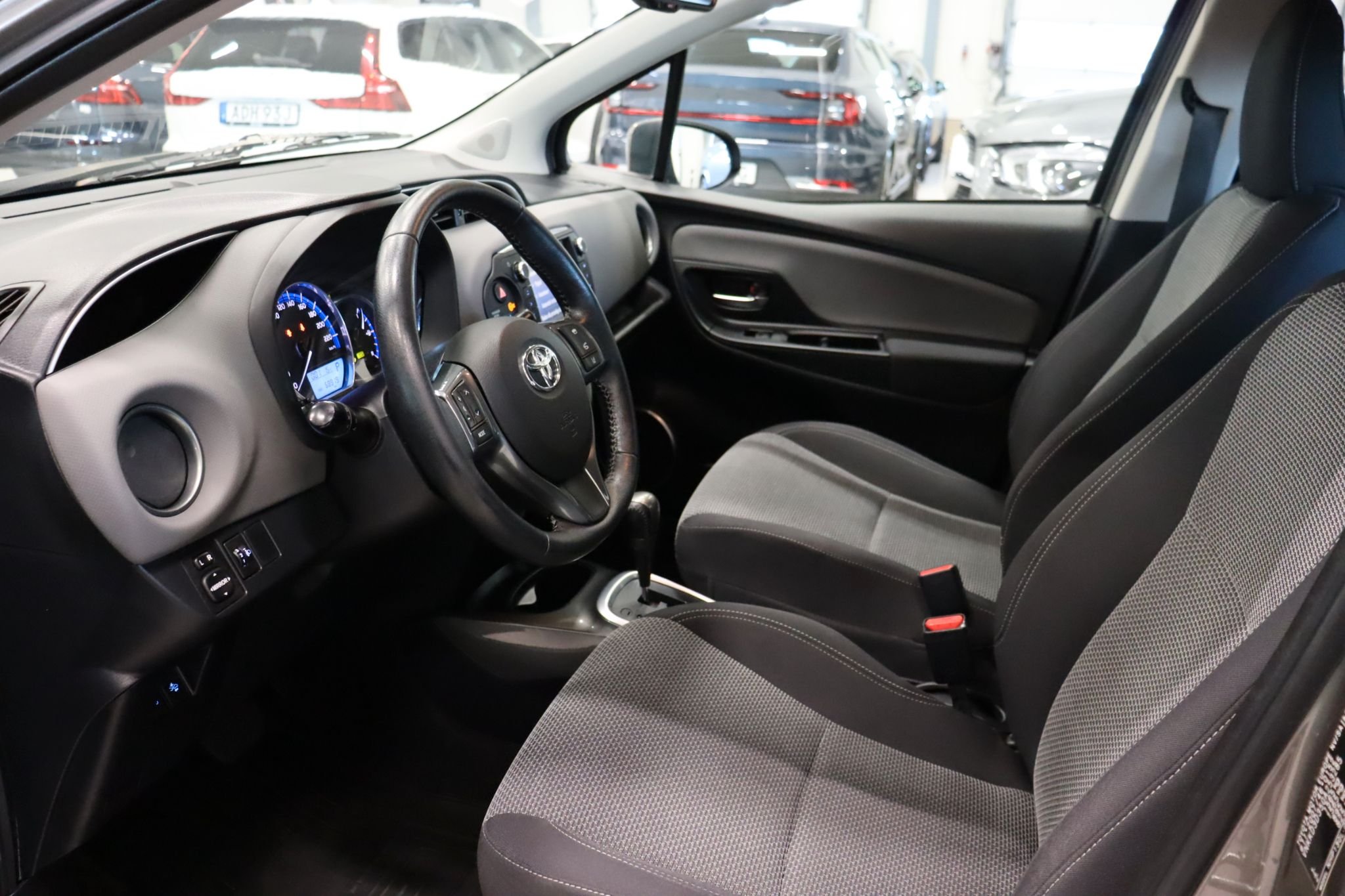 Toyota Yaris Hybrid e-CVT, 101hk, 2017