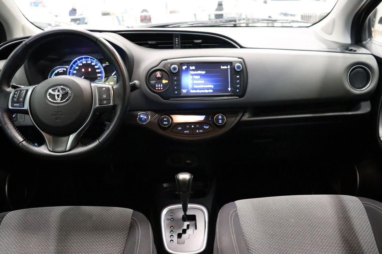 Toyota Yaris Hybrid e-CVT, 101hk, 2017