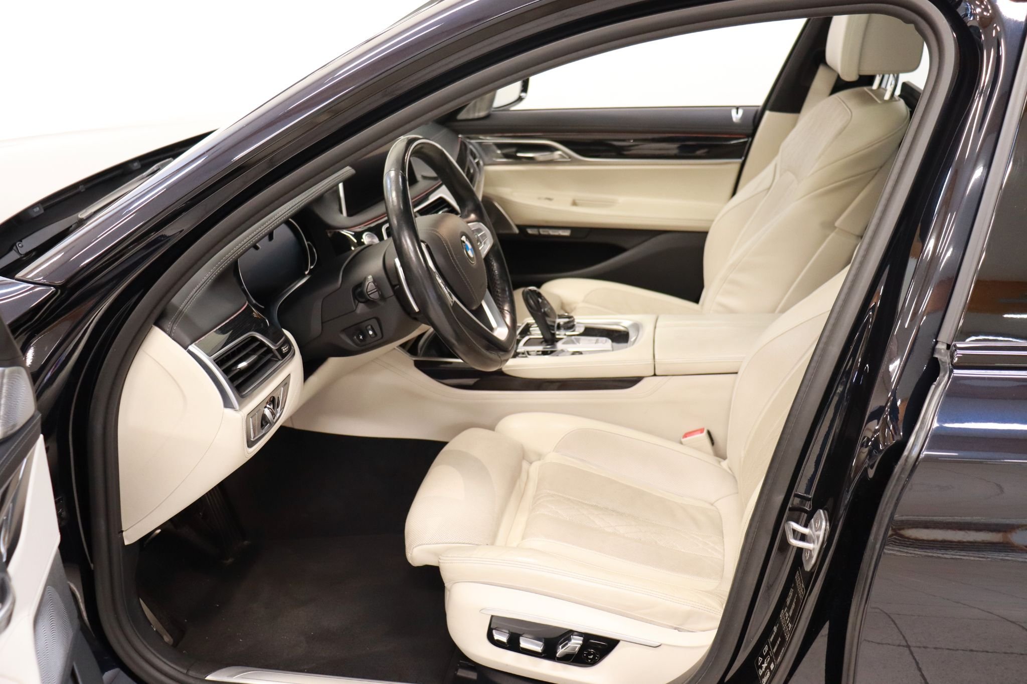 BMW 750Li xDrive Steptronic, 450hp, 2016