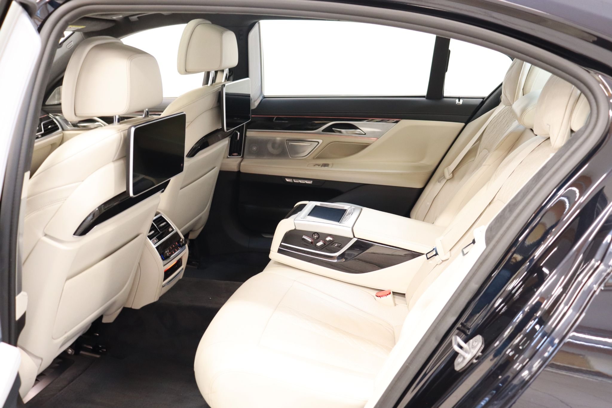 BMW 750Li xDrive Steptronic, 450hp, 2016