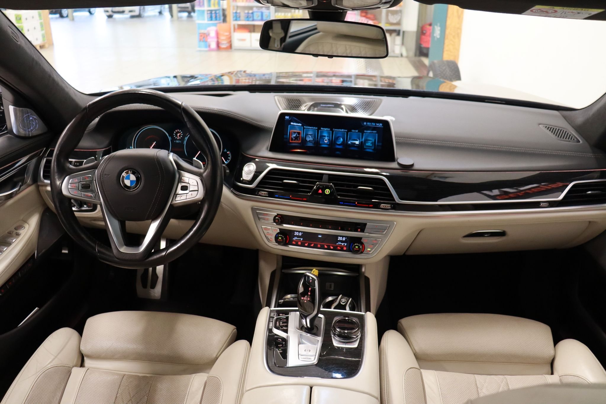 BMW 750Li xDrive Steptronic, 450hp, 2016