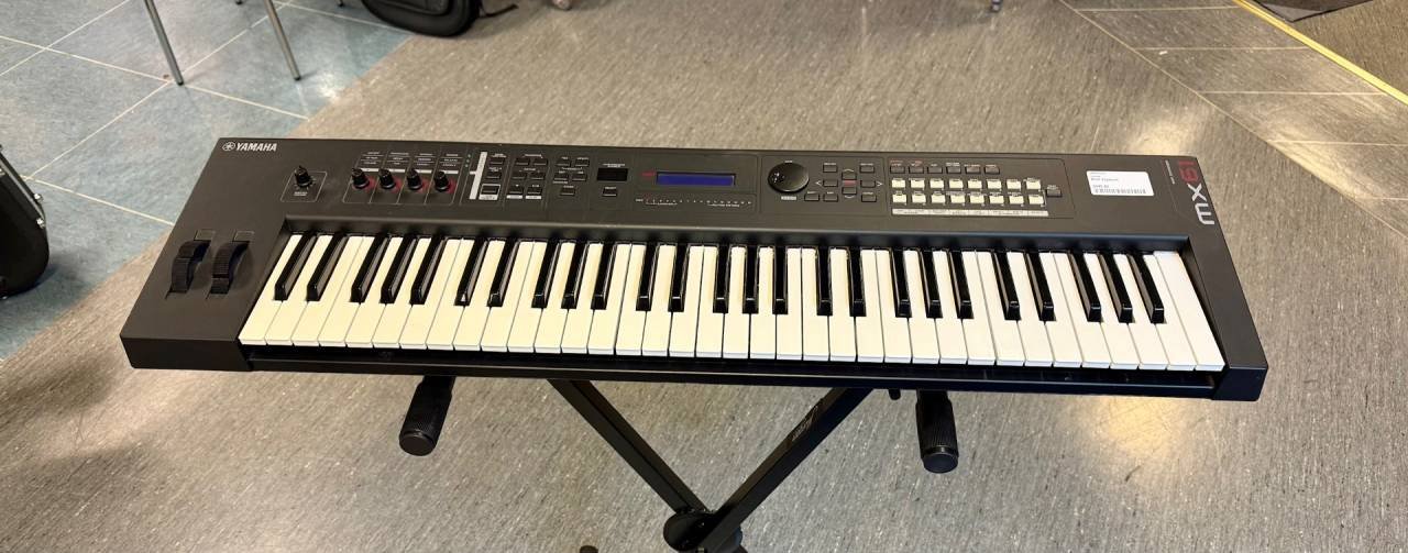 Yamaha MX61