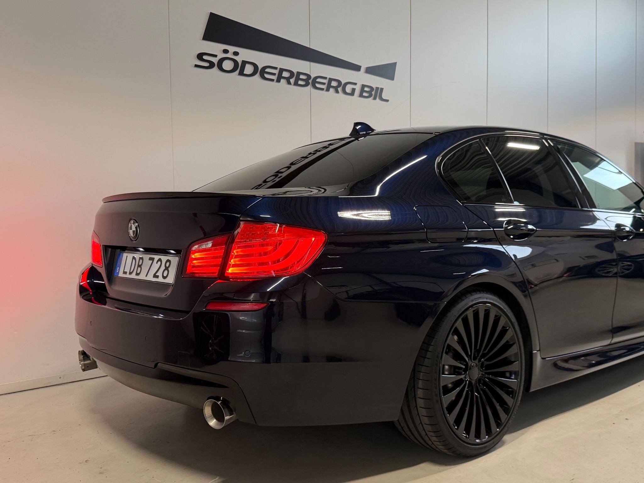 BMW 530d Sedan Steptronic, 8-trinn, 245ps, 2011