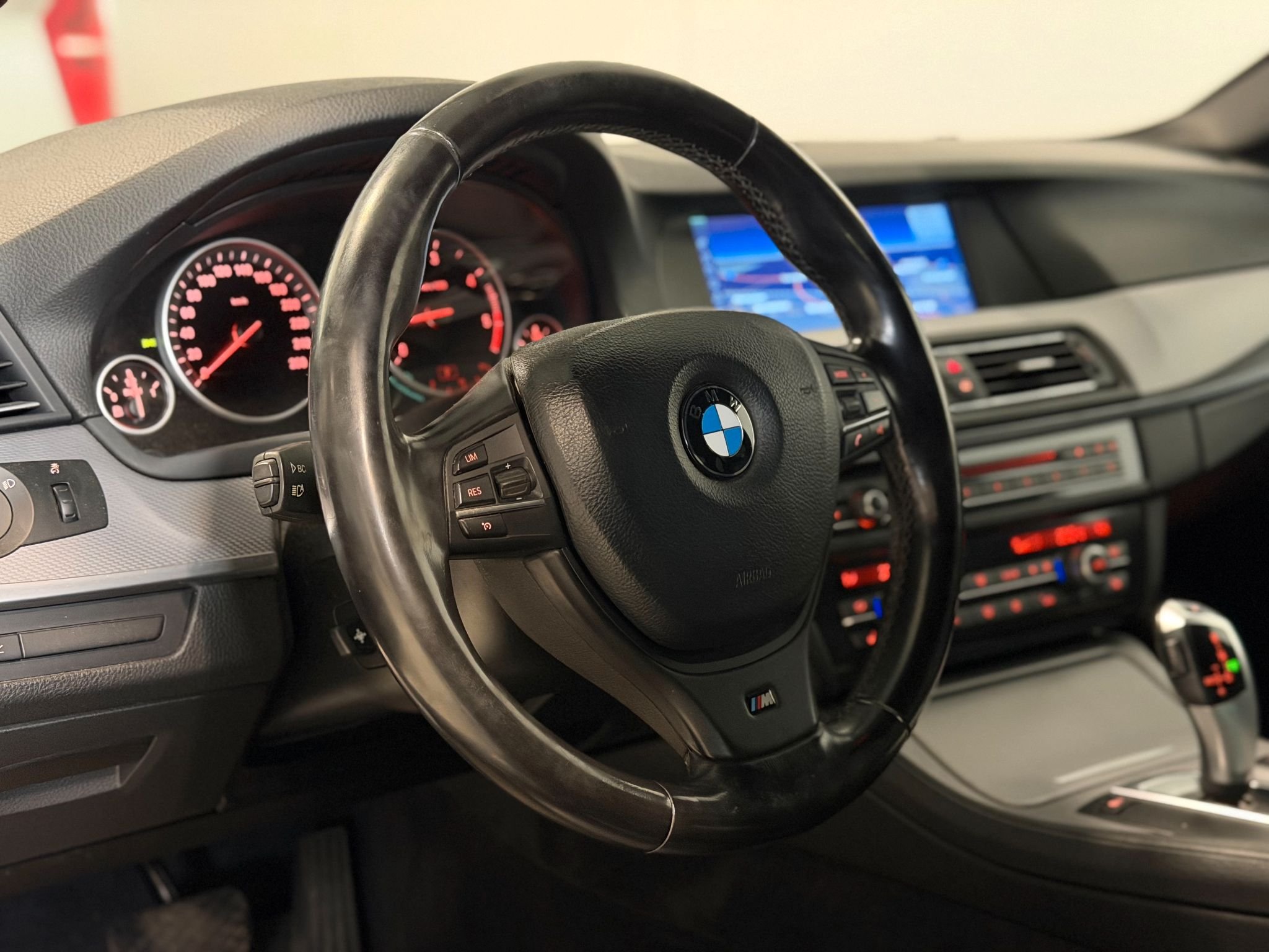 BMW 530d Sedan Steptronic, 8-trinn, 245ps, 2011
