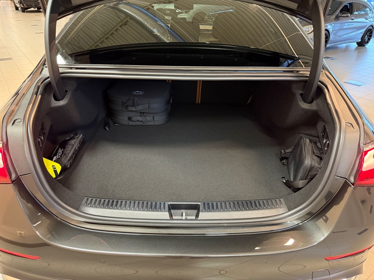 Mercedes-Benz E 400 e 4MATIC 9G-Tronic, 381hp, 2026