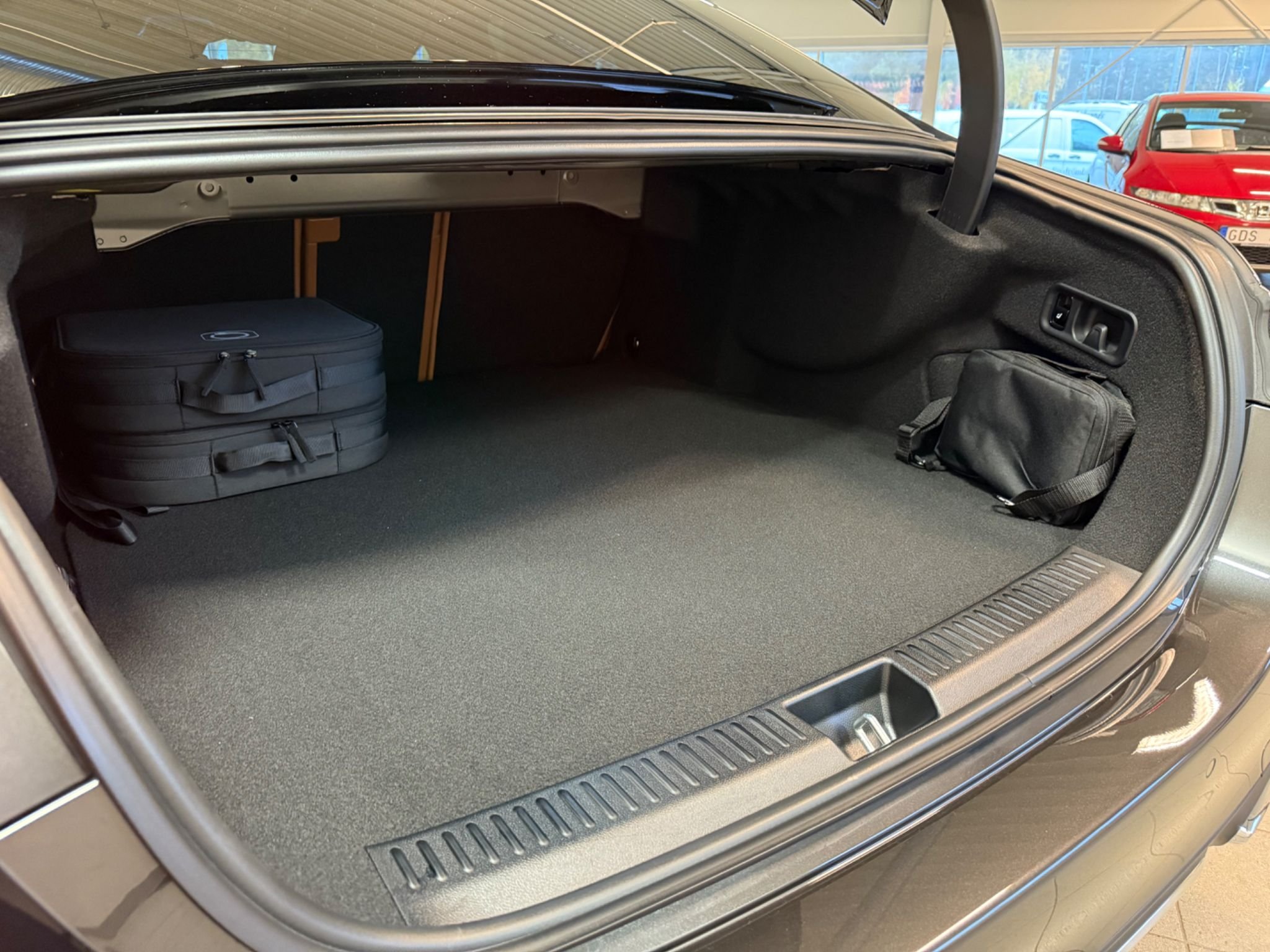 Mercedes-Benz E 400 e 4MATIC 9G-Tronic, 381hp, 2026