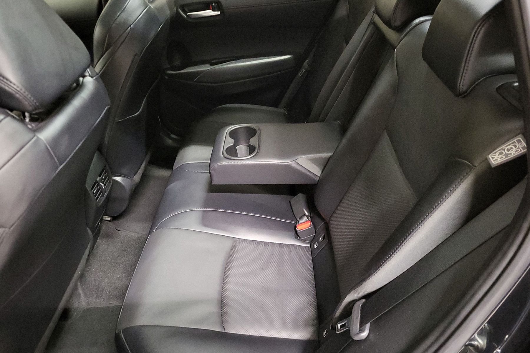 Toyota Corolla Cross Hybrid AWD-i e-CVT, 197hk, 2022