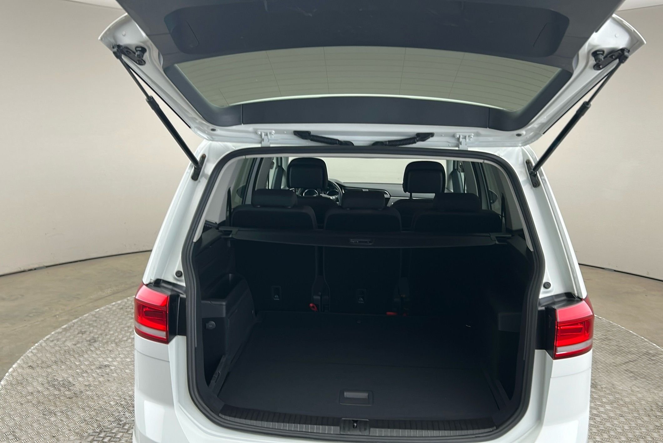 Volkswagen Touran 5-sätes 2.0 TDI DPF SCR DSG Sekventiell, 150hk, 2019