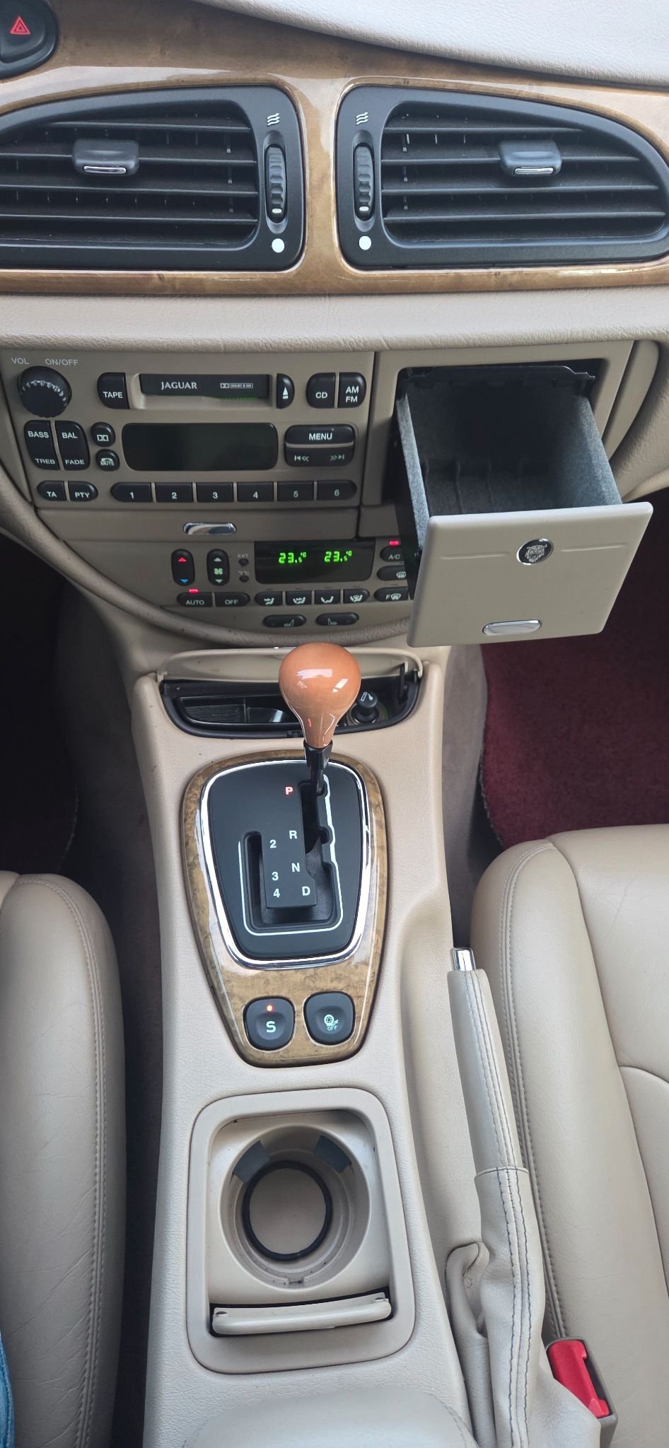 Jaguar S-Type 4.0 V8 Automatic, 276hp, 2000