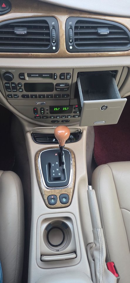 Jaguar S-Type 4.0 V8 Automatic, 276hp, 2000