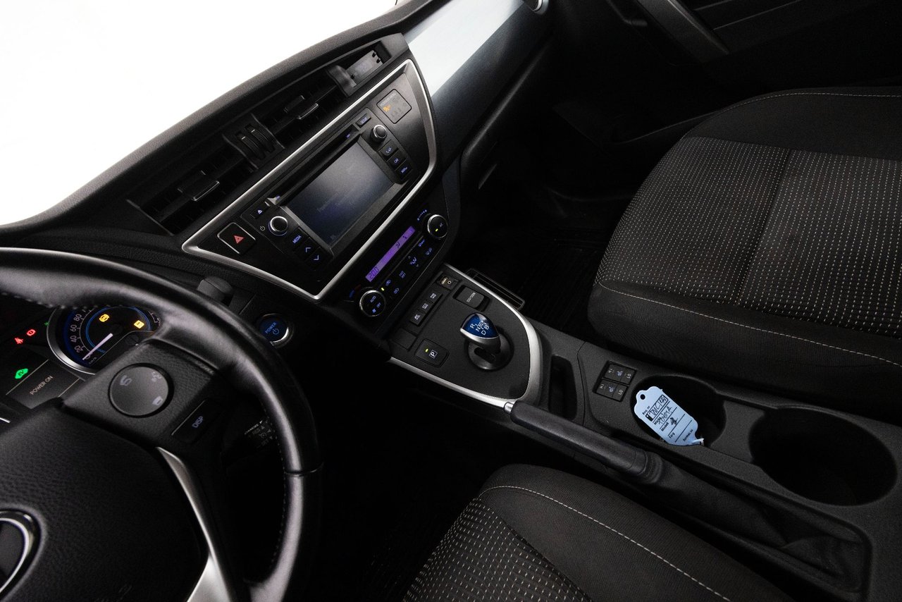 Toyota Auris Touring Sports Hybrid e-CVT, 136hk, 2014