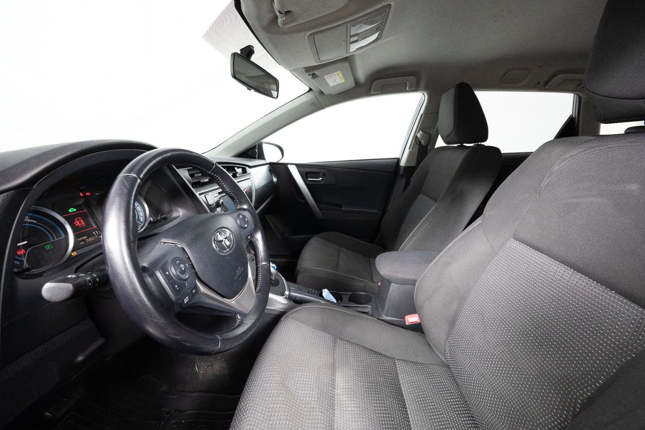 Toyota Auris Touring Sports Hybrid e-CVT, 136hk, 2014