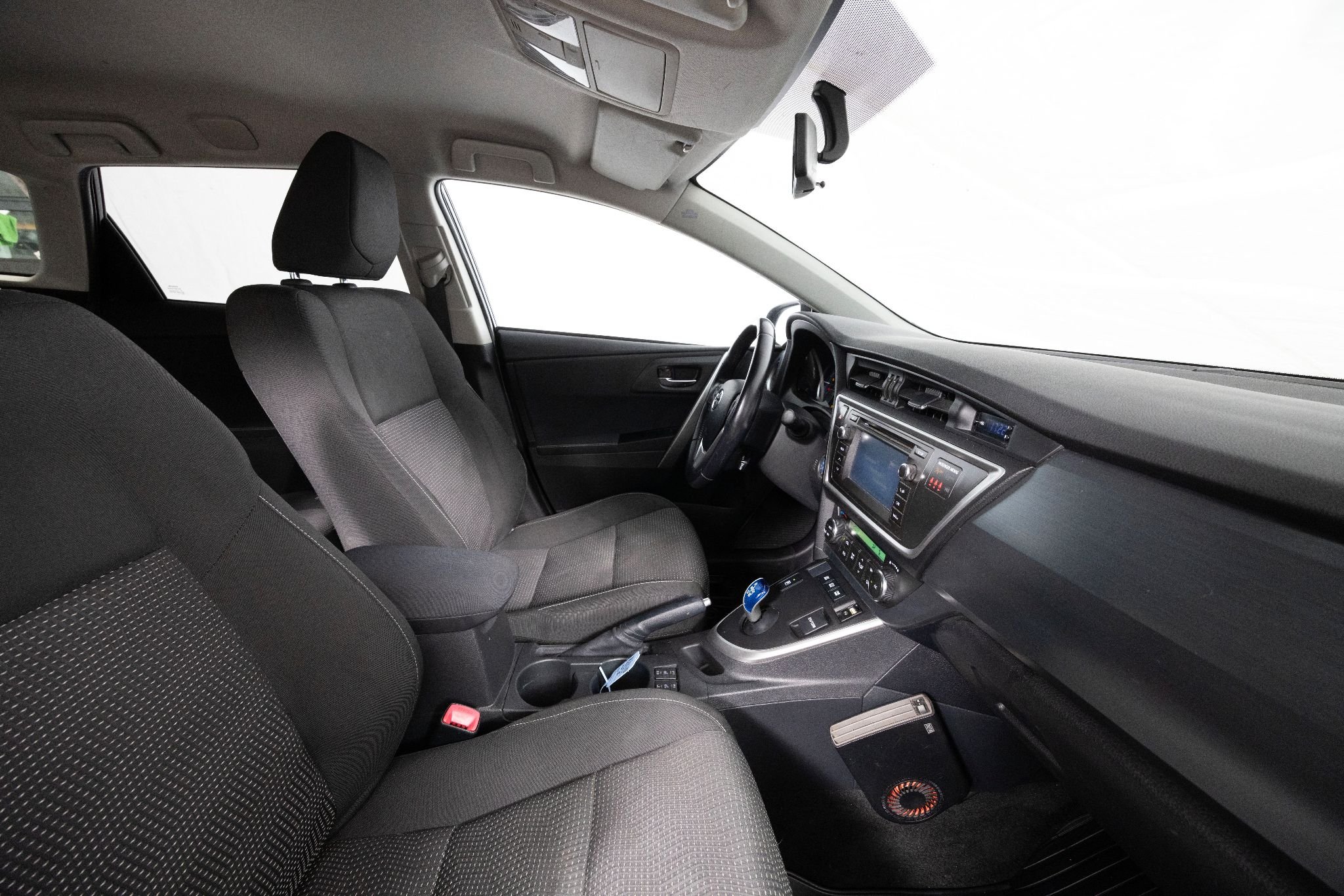 Toyota Auris Touring Sports Hybrid e-CVT, 136hk, 2014