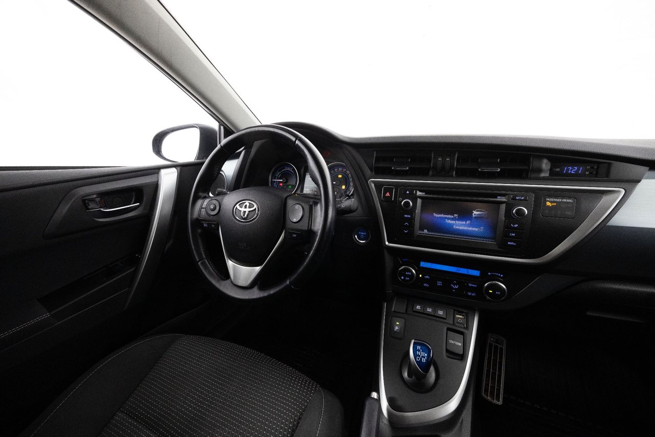 Toyota Auris Touring Sports Hybrid e-CVT, 136hk, 2014