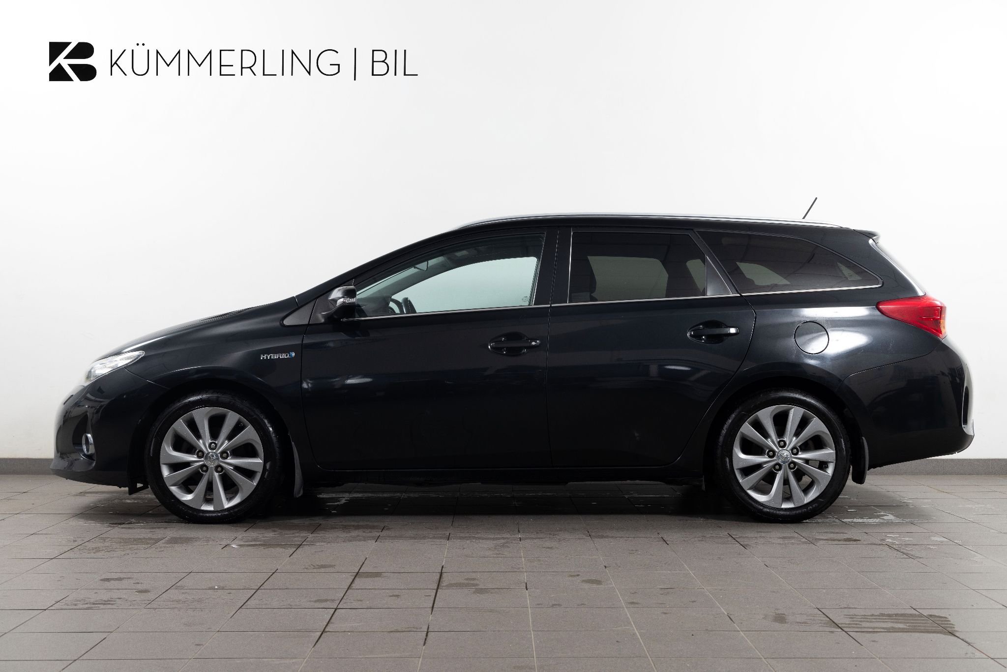 Toyota Auris Touring Sports Hybrid e-CVT, 136hk, 2014