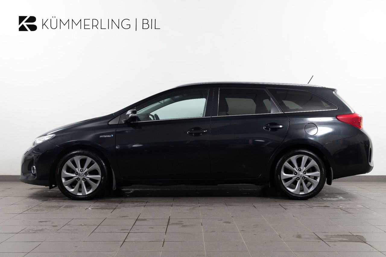 Toyota Auris Touring Sports Hybrid e-CVT, 136hk, 2014