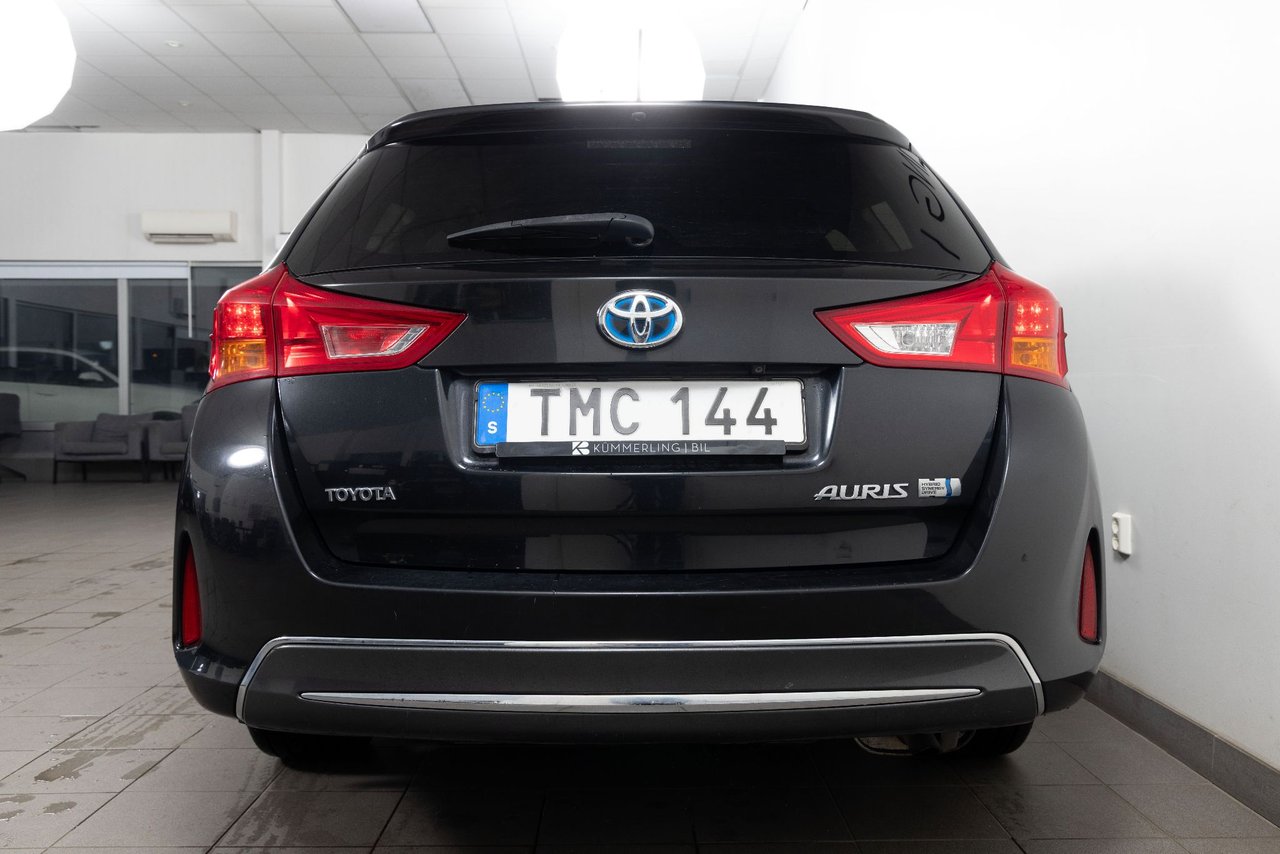 Toyota Auris Touring Sports Hybrid e-CVT, 136hk, 2014
