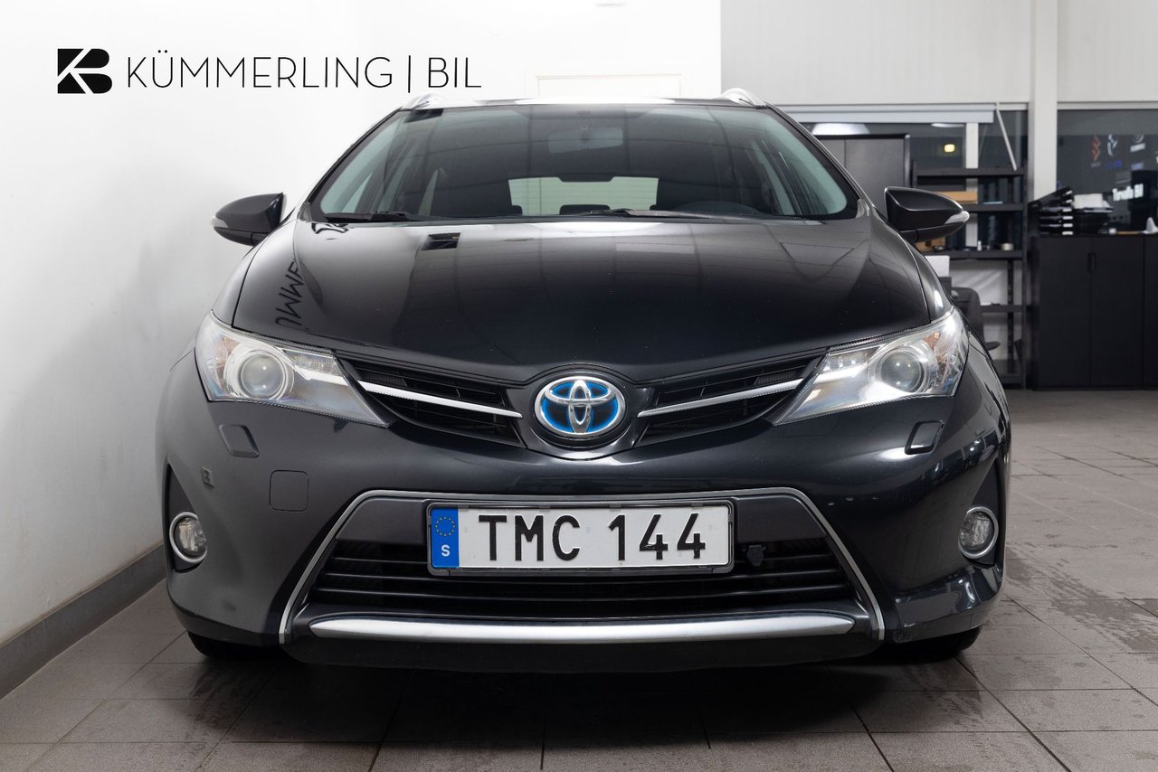 Toyota Auris Touring Sports Hybrid e-CVT, 136hk, 2014