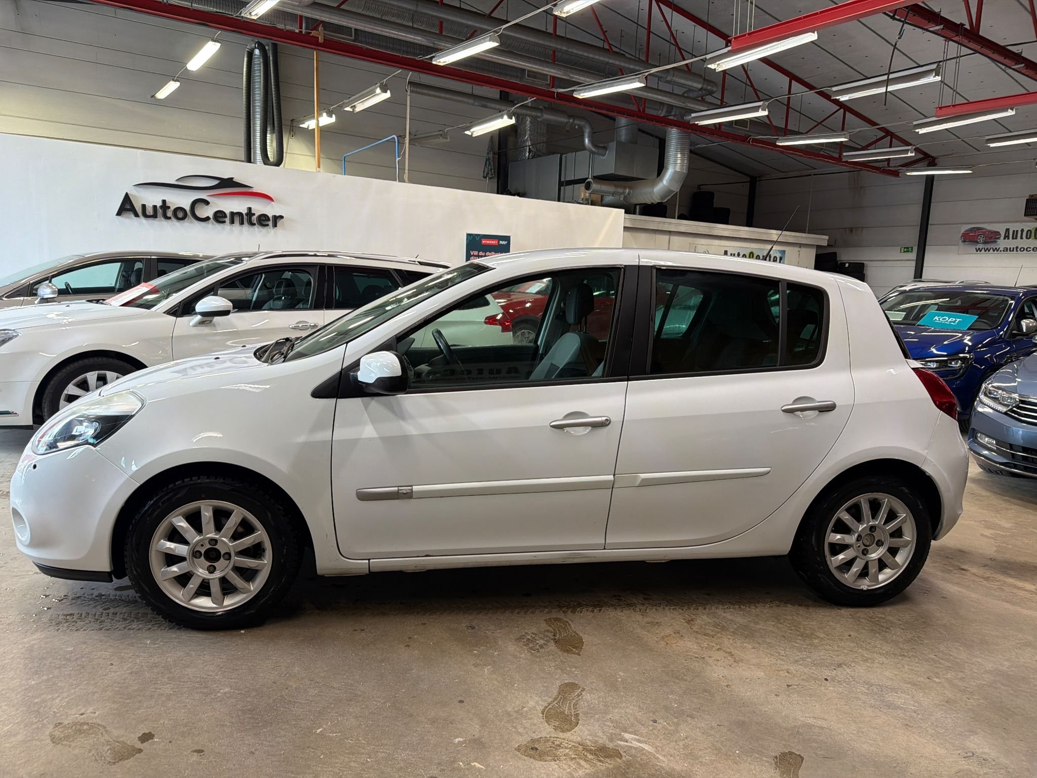 Renault Clio 5-door Hatchback 1.2 Manual, 75hp, 2011