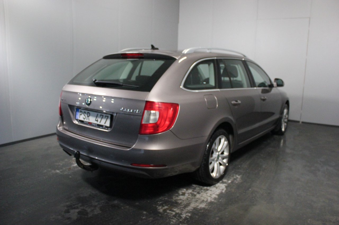 Škoda Superb Stasjonsvogn 2.0 TDI 4x4 DSG sekvensiell, 6-trinn, 140hk, 2013