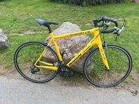 Bianchi 60" gul & Verenti Technique 60" röd landsvägscyklar