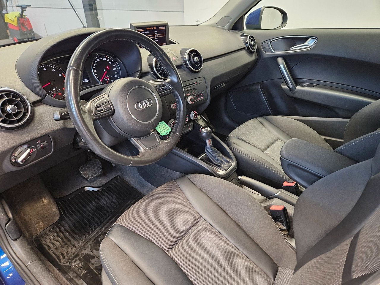 Audi A1 1.4 TFSI S Tronic, 122hp, 2011