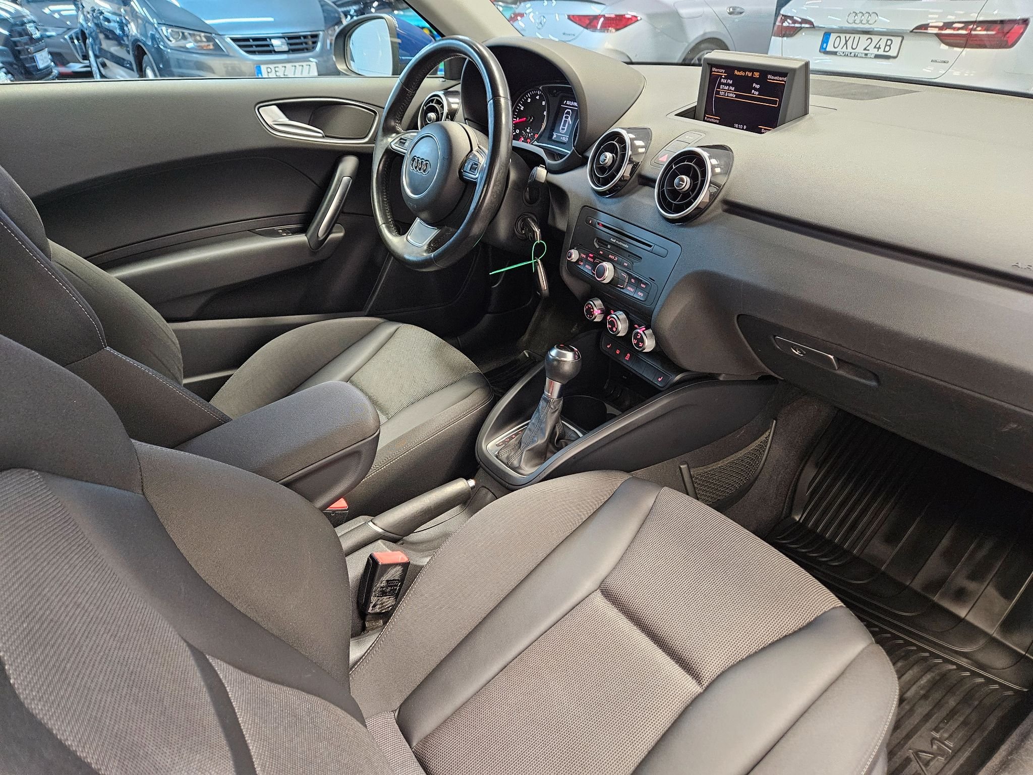 Audi A1 1.4 TFSI S Tronic, 122hp, 2011