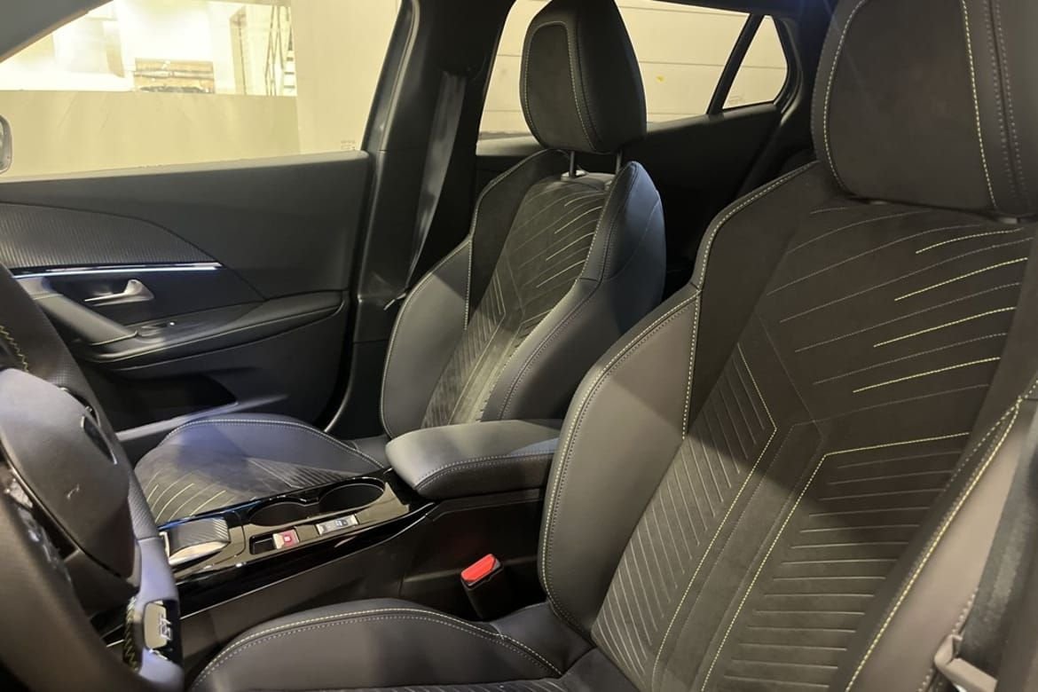 Peugeot 2008 1.2 PureTech 136 e-DSC, 136hk, 2024