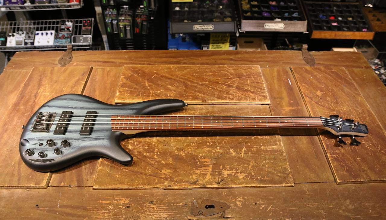 Begagnad Ibanez SR300E hos Mu...