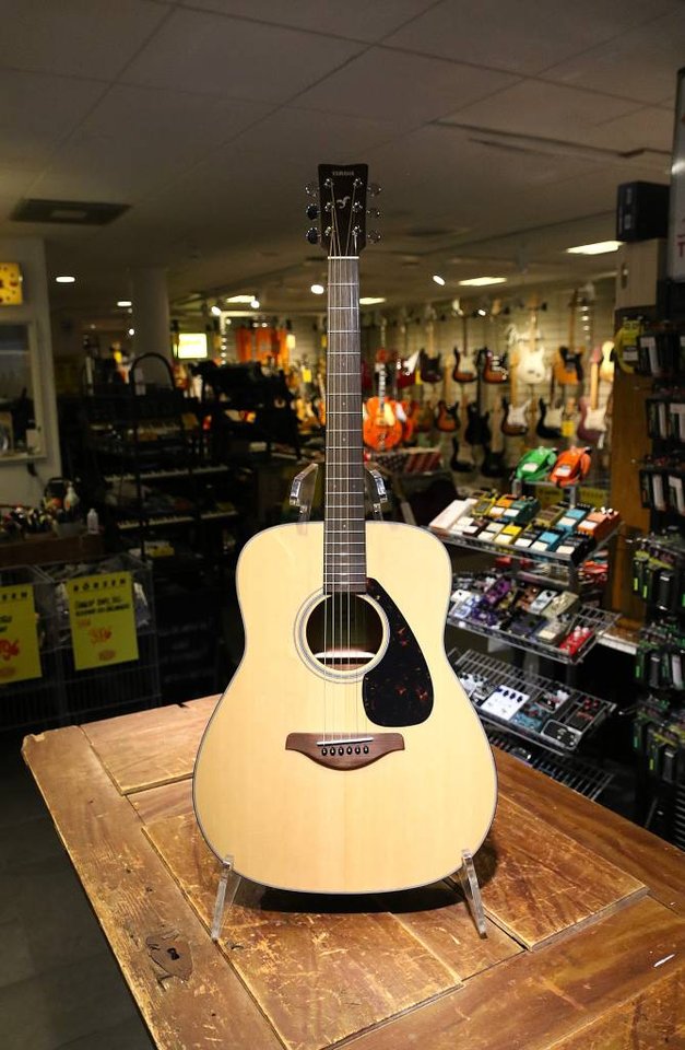 Begagnad Yamaha FG800 hos Mus...