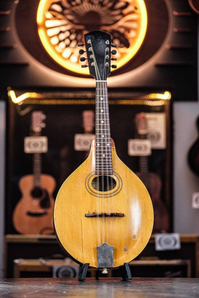 1918 Gibson A-1 Mandolin natural