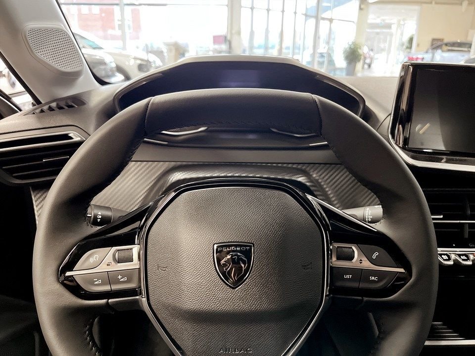 Peugeot 208 1.2 PureTech 100 Manual, 100hp, 2025