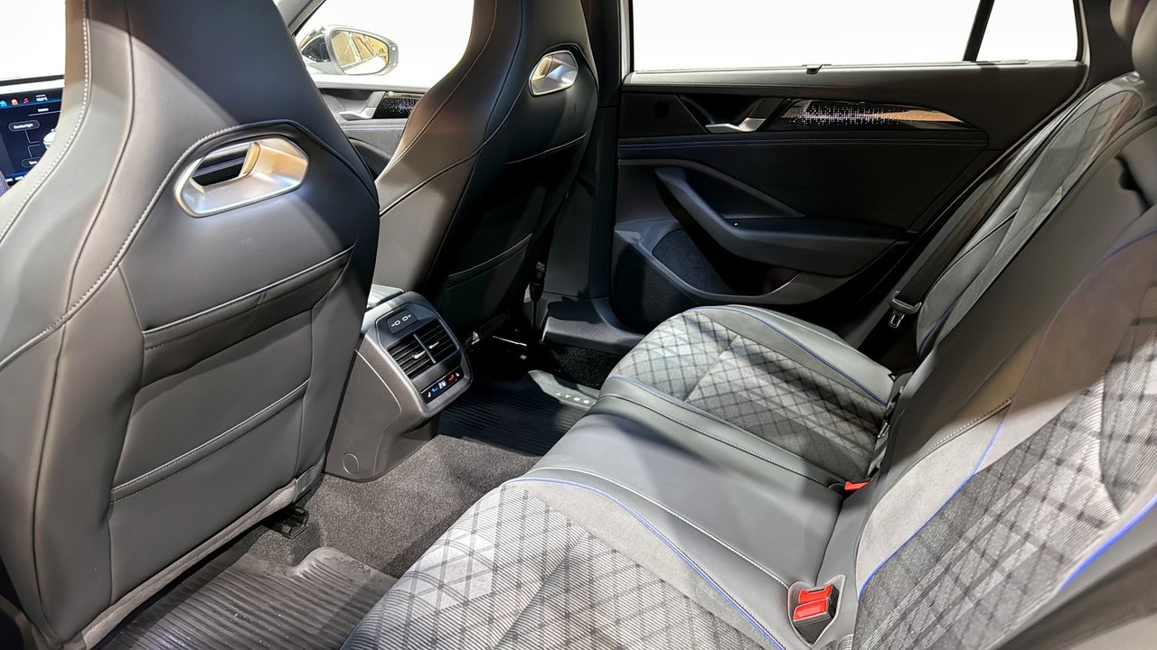 Volkswagen Passat Sportscombi 2.0 TDI DPF SCR 4Motion DSG Sekventiell, 193hk, 2025