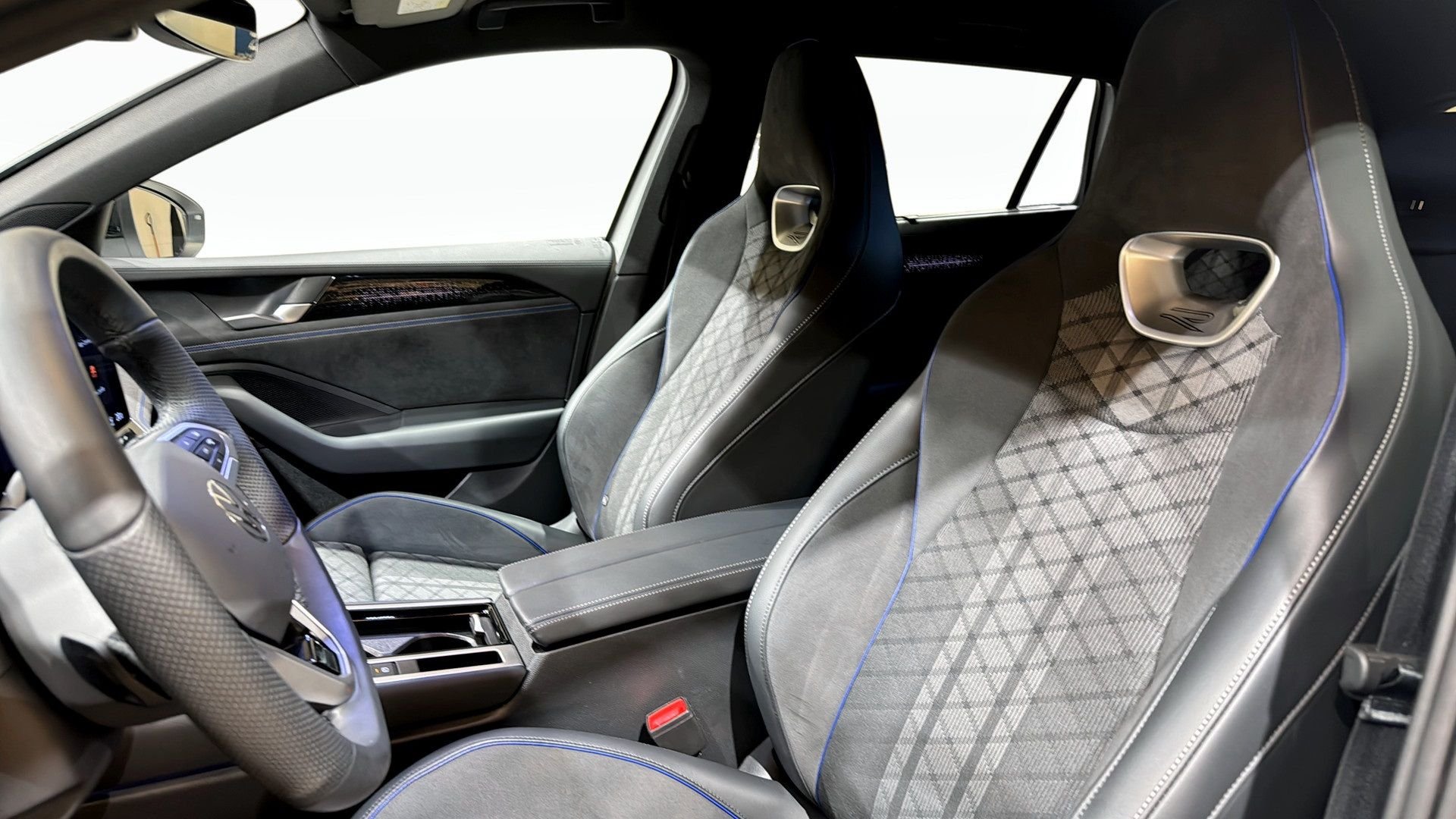 Volkswagen Passat Sportscombi 2.0 TDI DPF SCR 4Motion DSG Sekventiell, 193hk, 2025