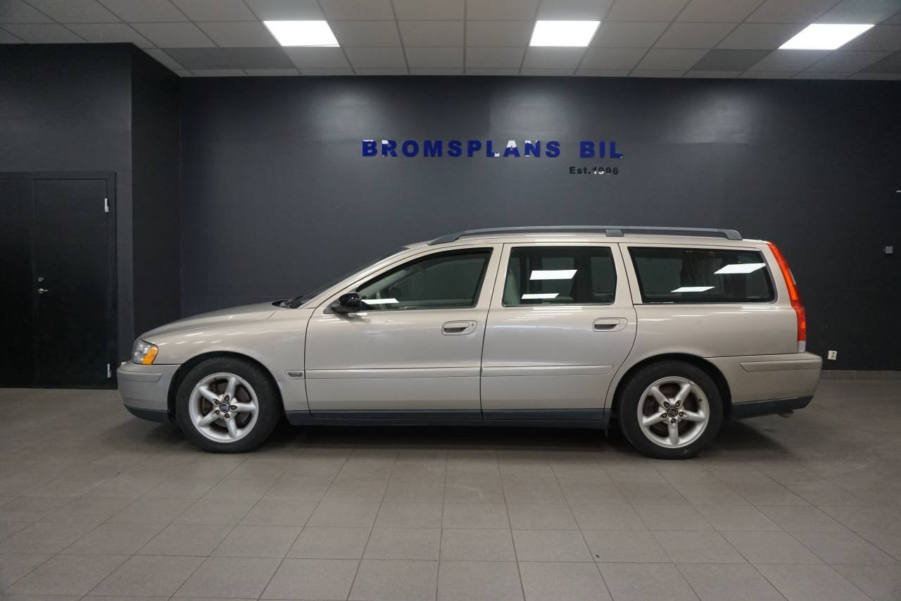 Volvo V70 2,5T Aut A-traktor ...