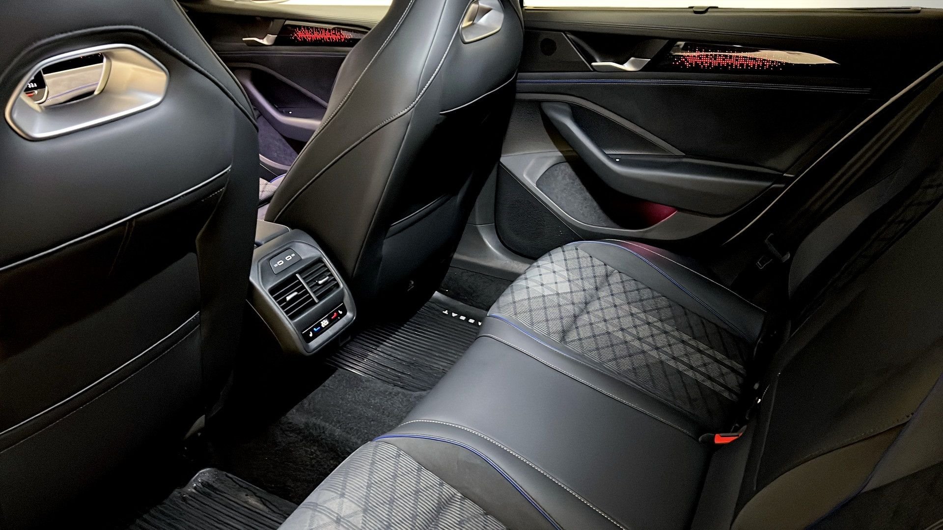 Volkswagen Passat Sportscombi 2.0 TDI DPF SCR 4Motion DSG Sekventiell, 193hk, 2025