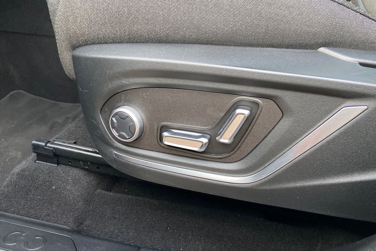 Lynk & Co 01 PHEV DCT, 261hp, 2023