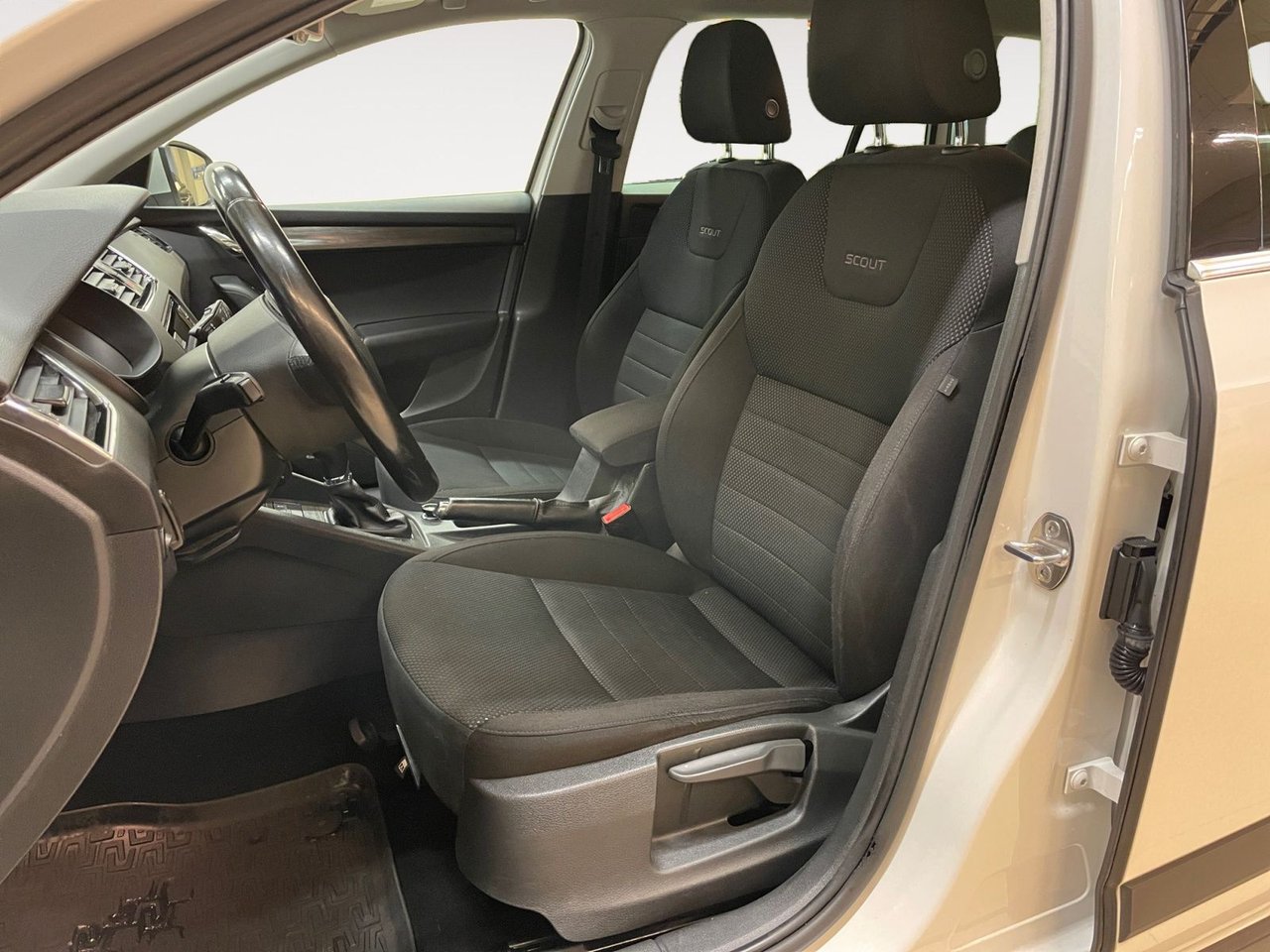 Škoda Octavia Scout 2.0 TDI 4x4 DSG sekvensiell, 6-trinn, 184ps, 2016