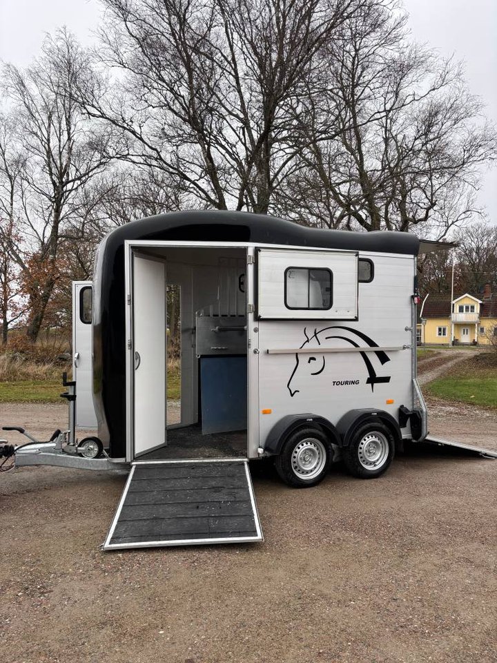 Cheval Liberte touring countr...