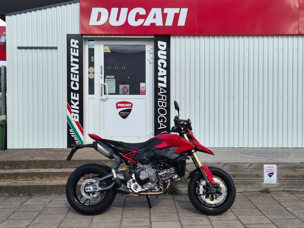 Ducati Hypermotard V2 *OMGÅEN...