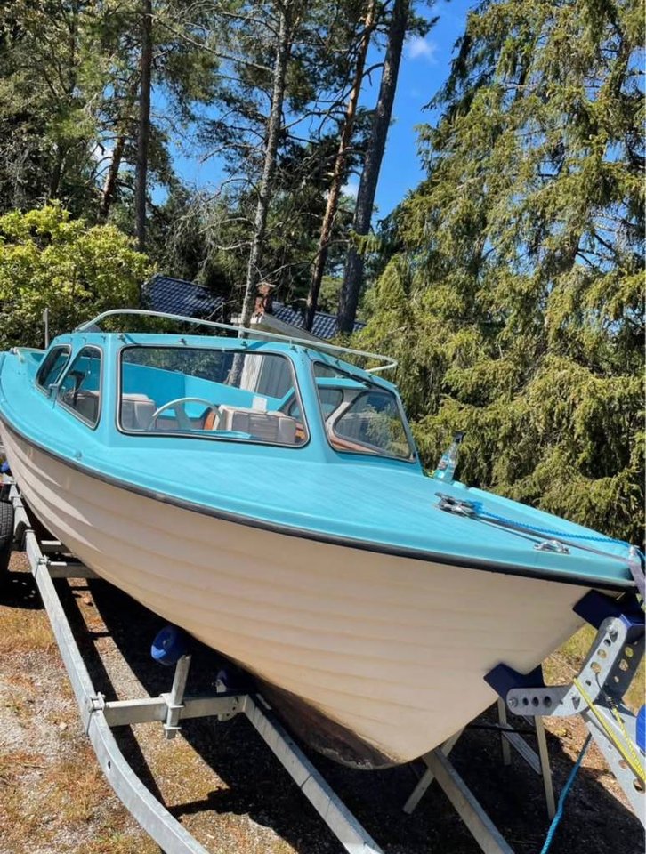 Triump båt 5 meter med 30 HK ...