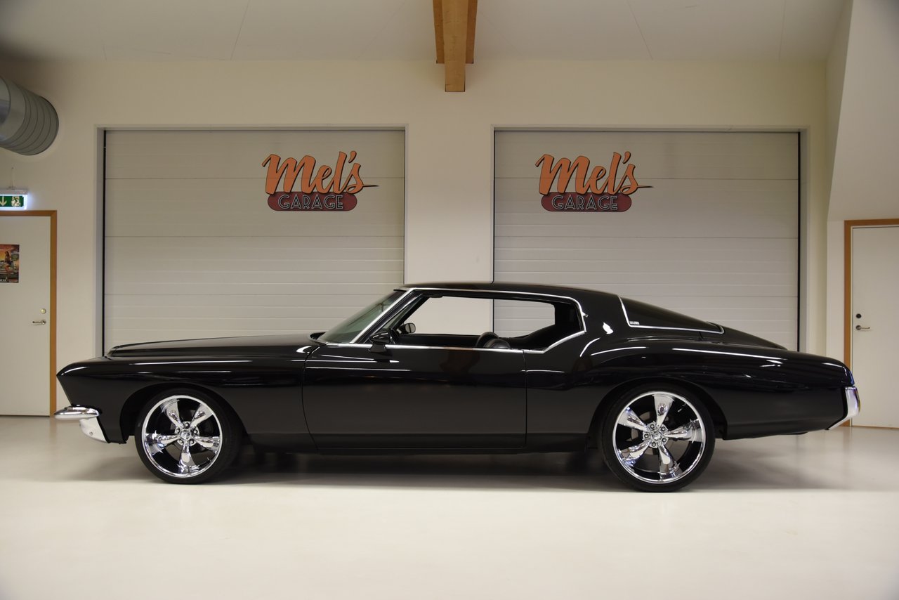 Buick Riviera "Boattail" V8 4...